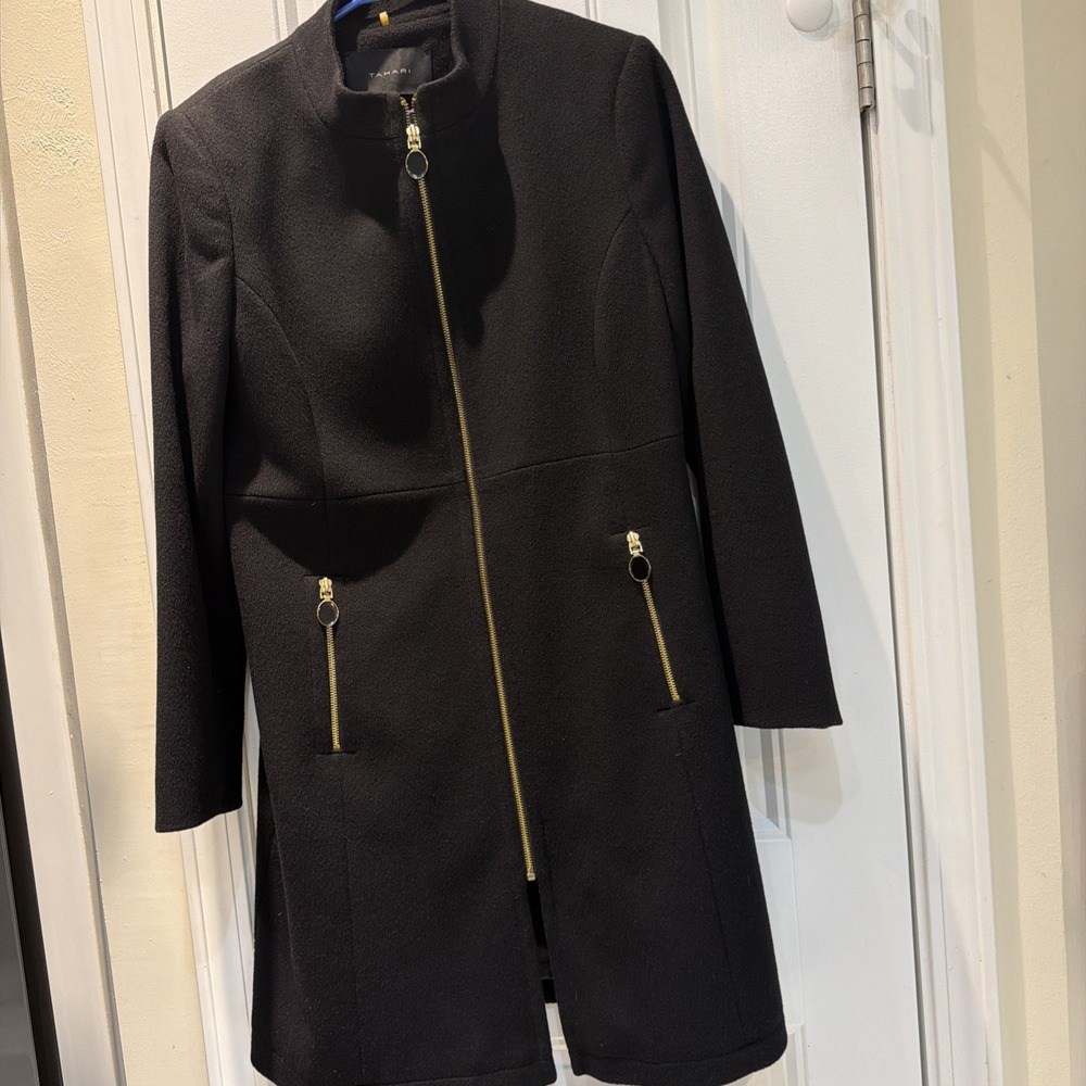 Tahari Women's Size 8 Black Wool Blend Coat Gold Zip Pockets Stand Collar 5303